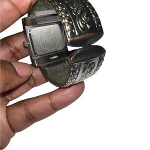 Chico’s Silver Ornate Cuff Watch
( Need Battery) Wrist 6-6.5